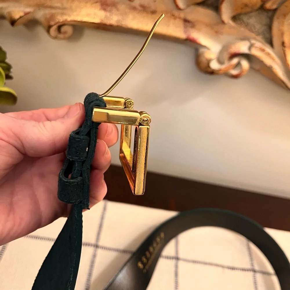 Express Green Leather Belt Gold Buckle Size Medium Chic Polished Look Office EUC